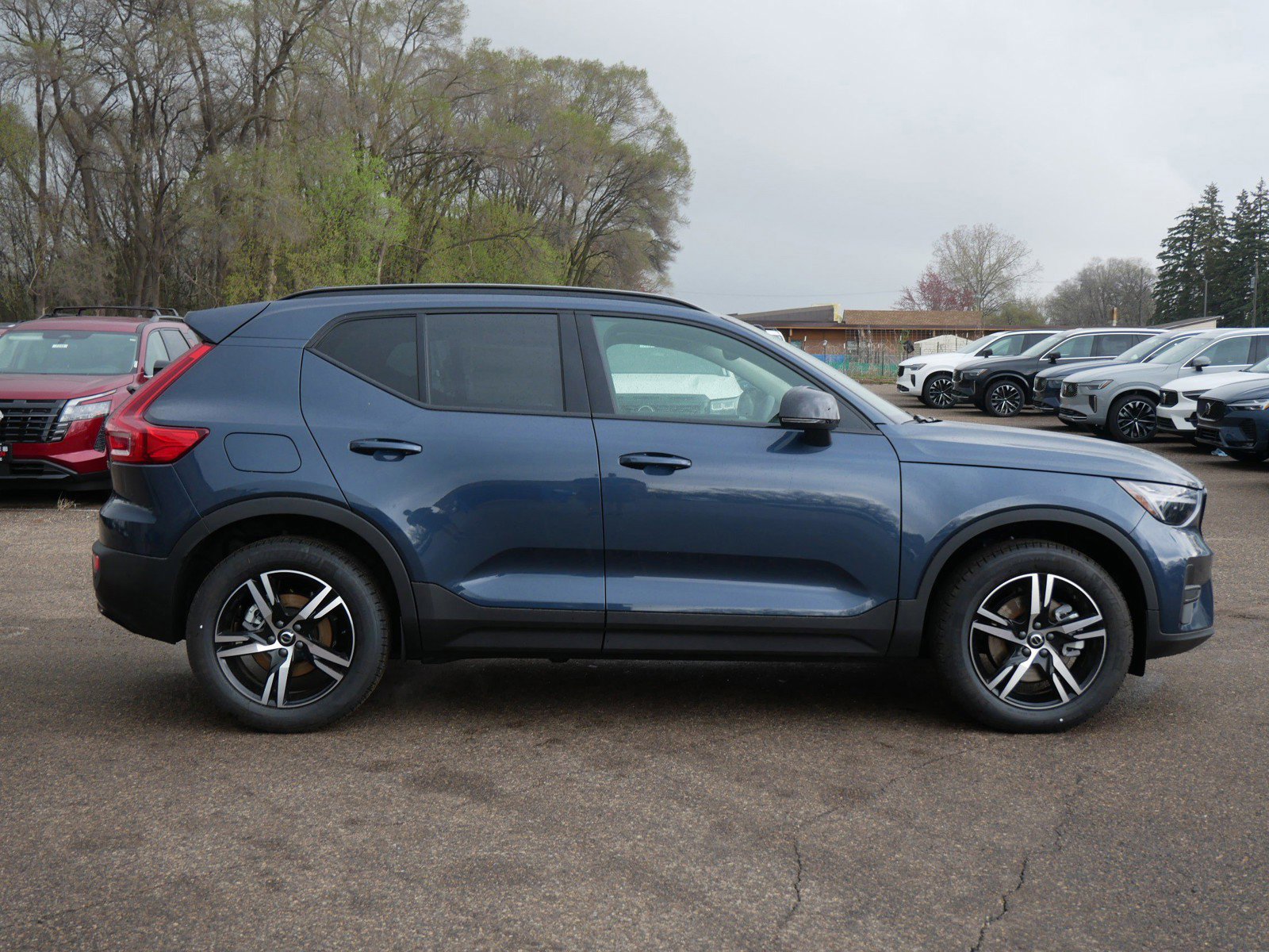 New 2026 Volvo XC40 B5 Core w/ Climate Package AWD/4WD image 2