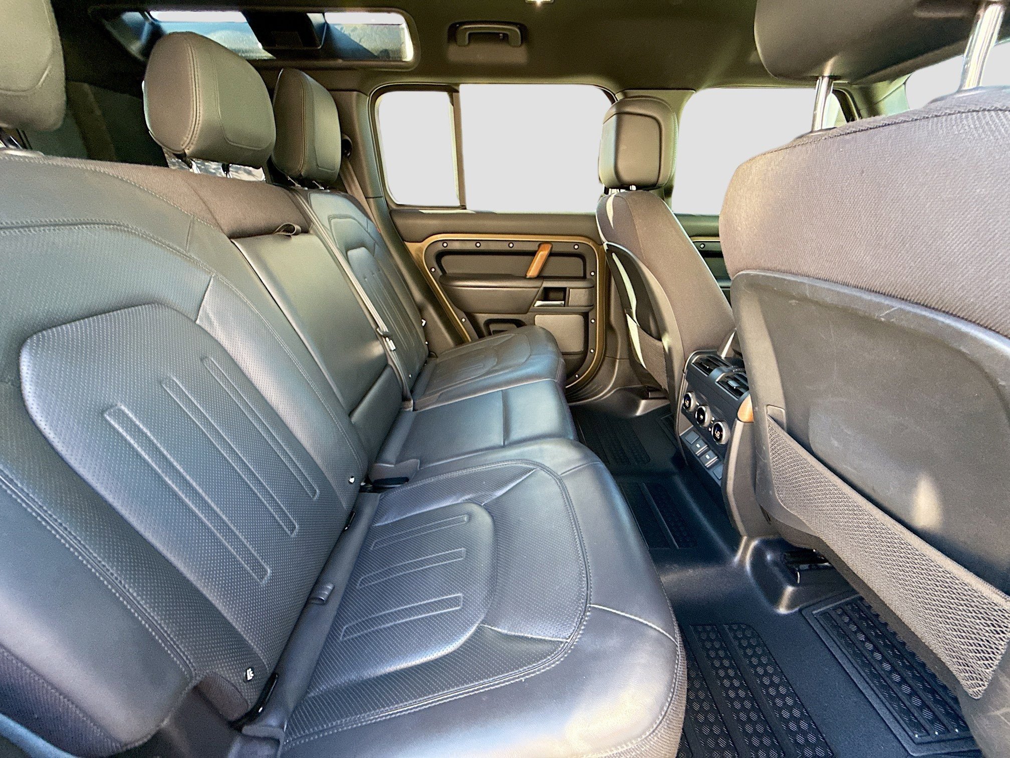 Used 2023 Land Rover Defender 110 X image 28