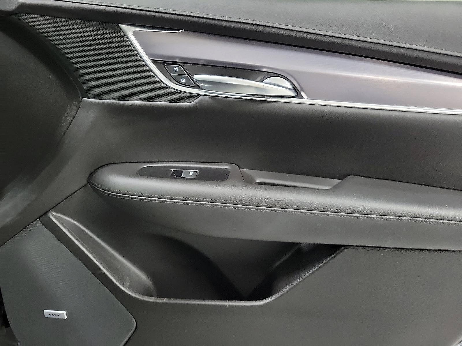 Used 2019 Cadillac XT5 Luxury w/ LPO, Black Ice Package FWD image 16