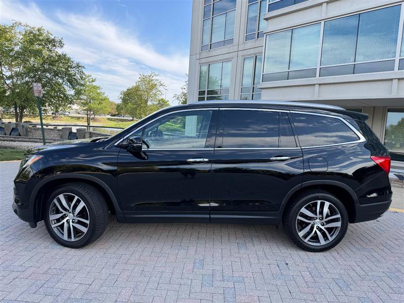 Used 2017 Honda Pilot Touring image 2