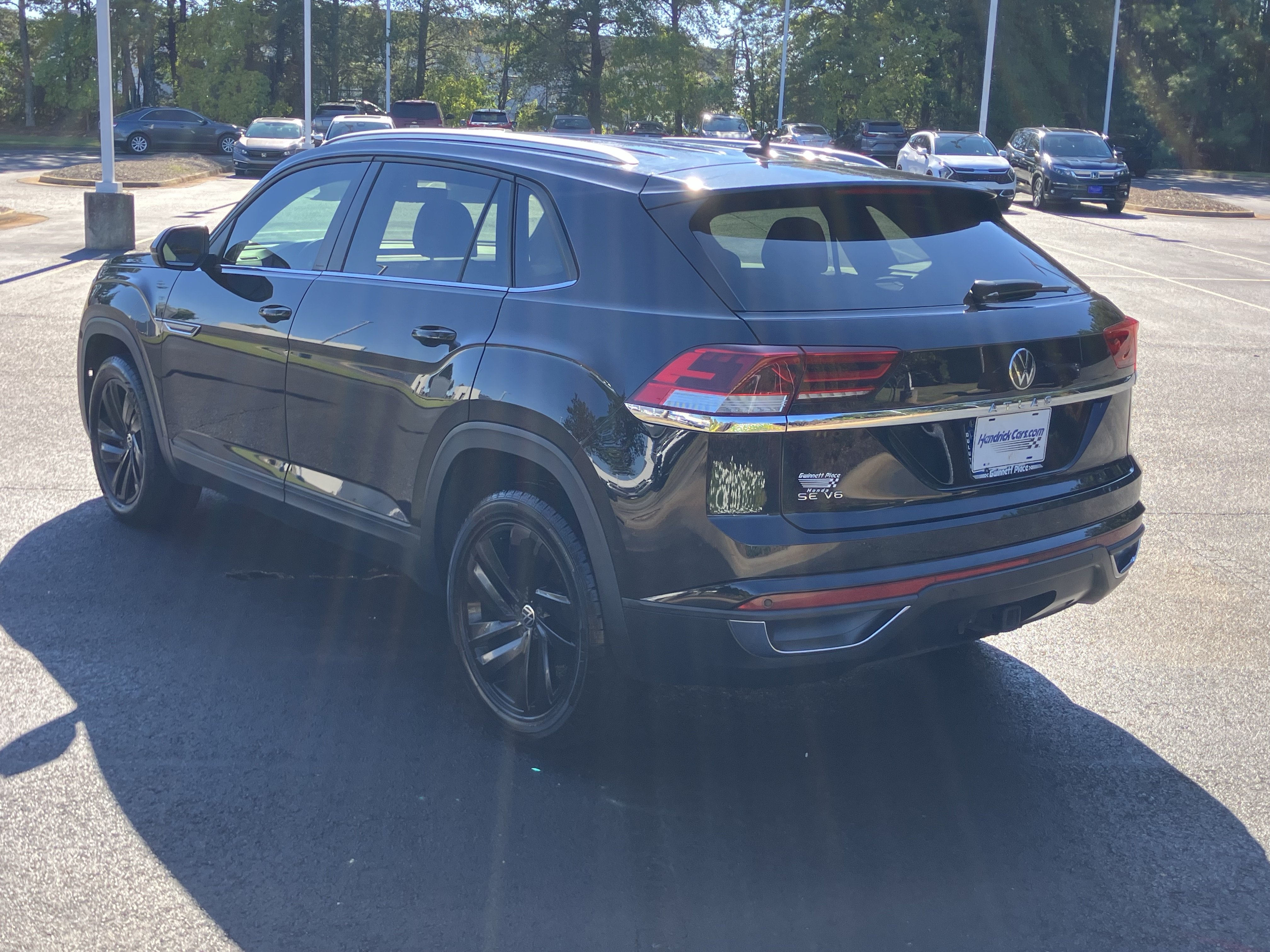 Used 2023 Volkswagen Atlas Cross Sport SE FWD image 8