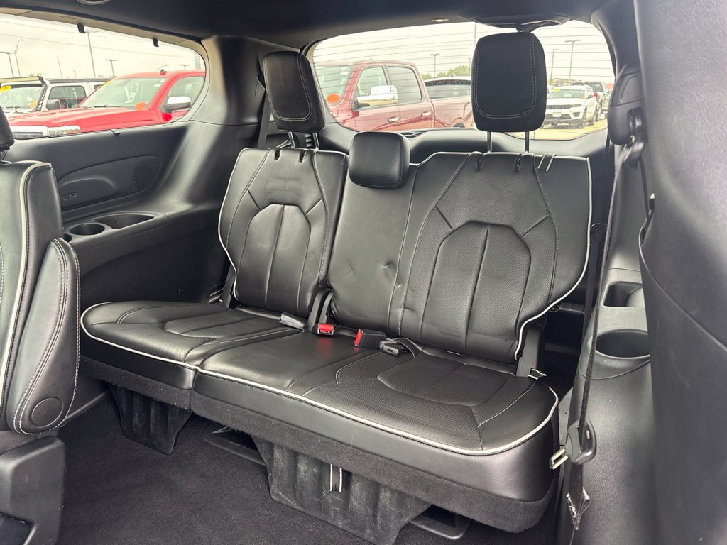 Used 2025 Chrysler Pacifica Limited FWD image 27