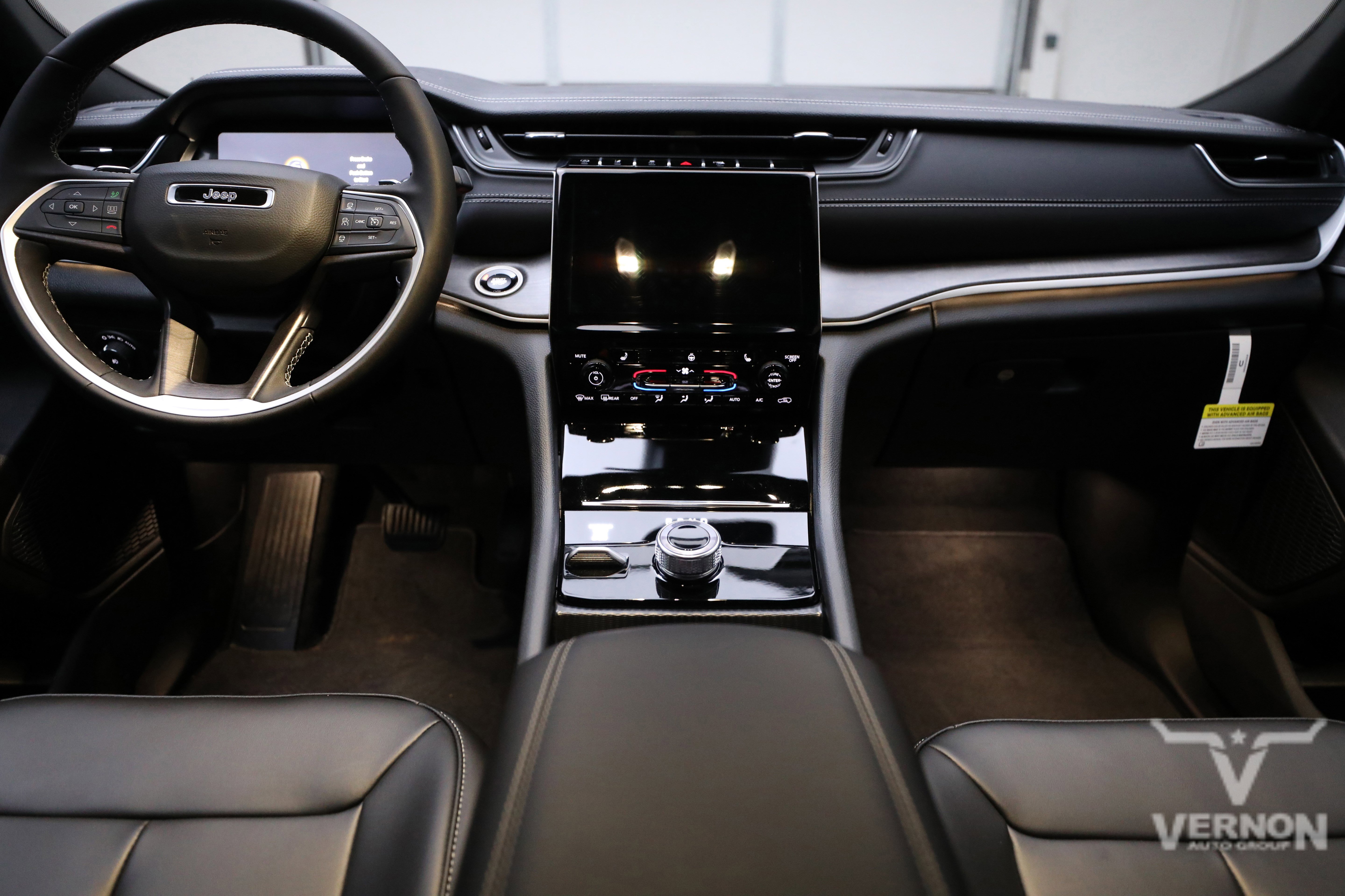 New 2025 Jeep Grand Cherokee L Limited w/ Black Appearance Package image 13