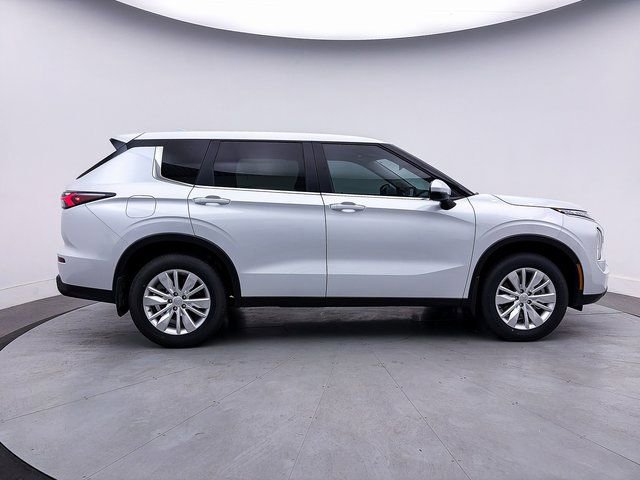 New 2025 Mitsubishi Outlander ES image 8