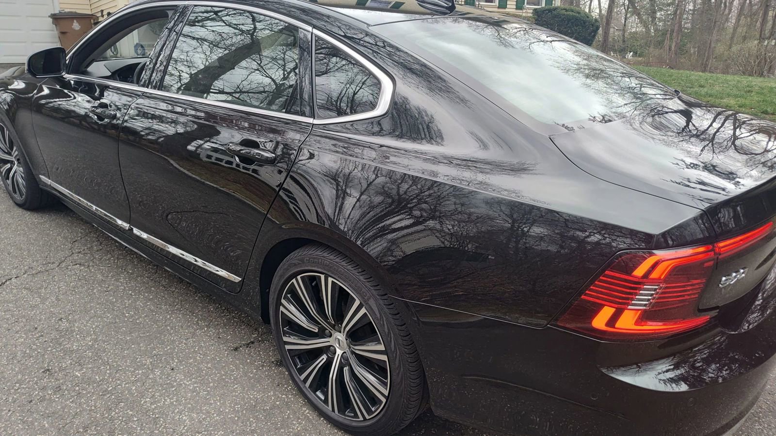 Used 2023 Volvo S90 B6 Plus image 3