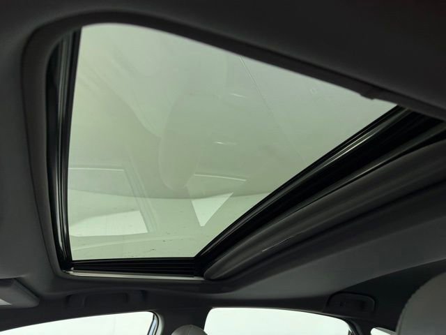 Used 2021 Toyota Avalon XLE w/ Moonroof Package image 27