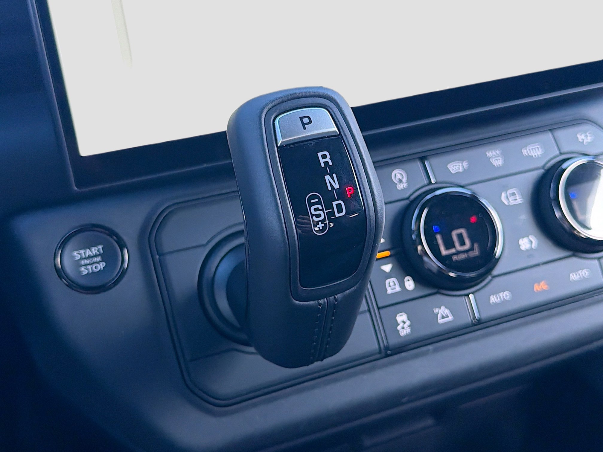 New 2026 Land Rover Defender 110 OCTA AWD/4WD image 29