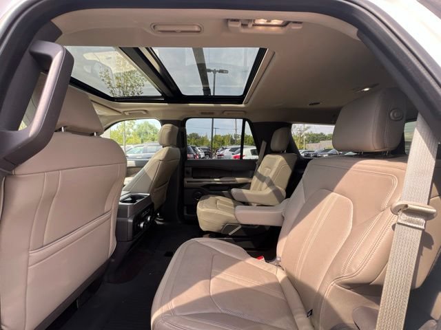 Used 2019 Ford Expedition Limited w/ Equipment Group 302A AWD/4WD image 18