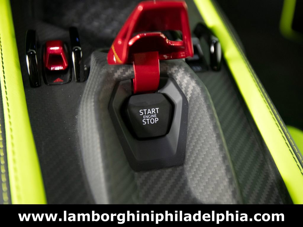 Used 2025 Lamborghini Revuelto image 28