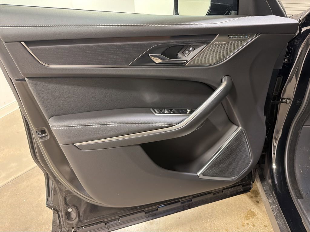 New 2026 Jaguar F-PACE R-Dynamic S image 9