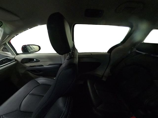 Used 2024 Chrysler Pacifica Touring-L image 34
