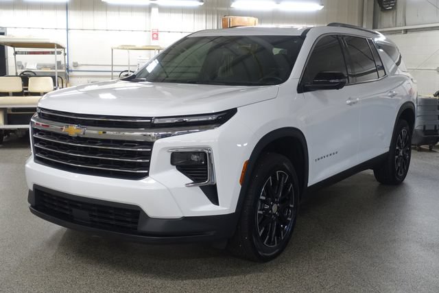 Used 2025 Chevrolet Traverse LT w/ Sun and Wheel Package FWD image 3