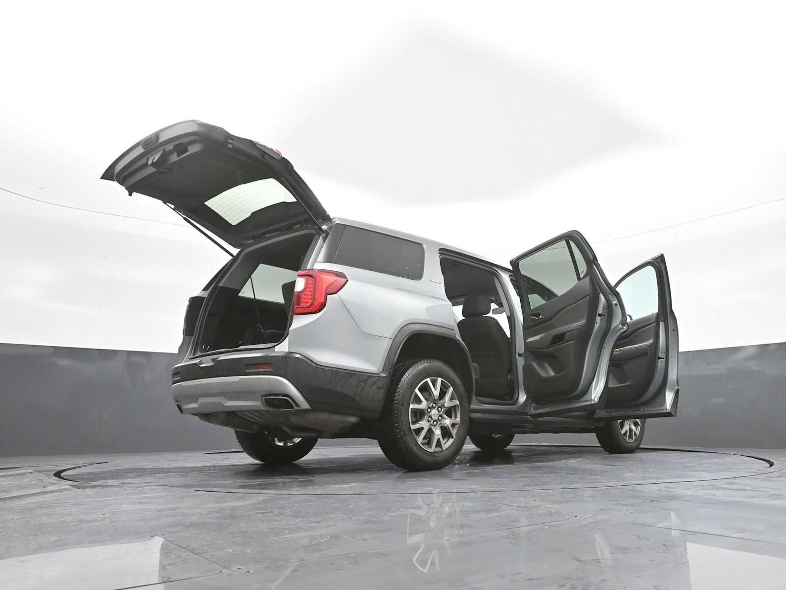 Used 2023 GMC Acadia SLE image 50