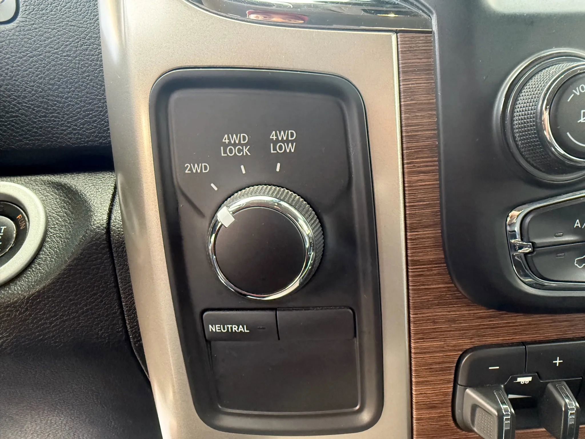 Used 2015 RAM 2500 Laramie w/ Black Appearance Group AWD/4WD image 16