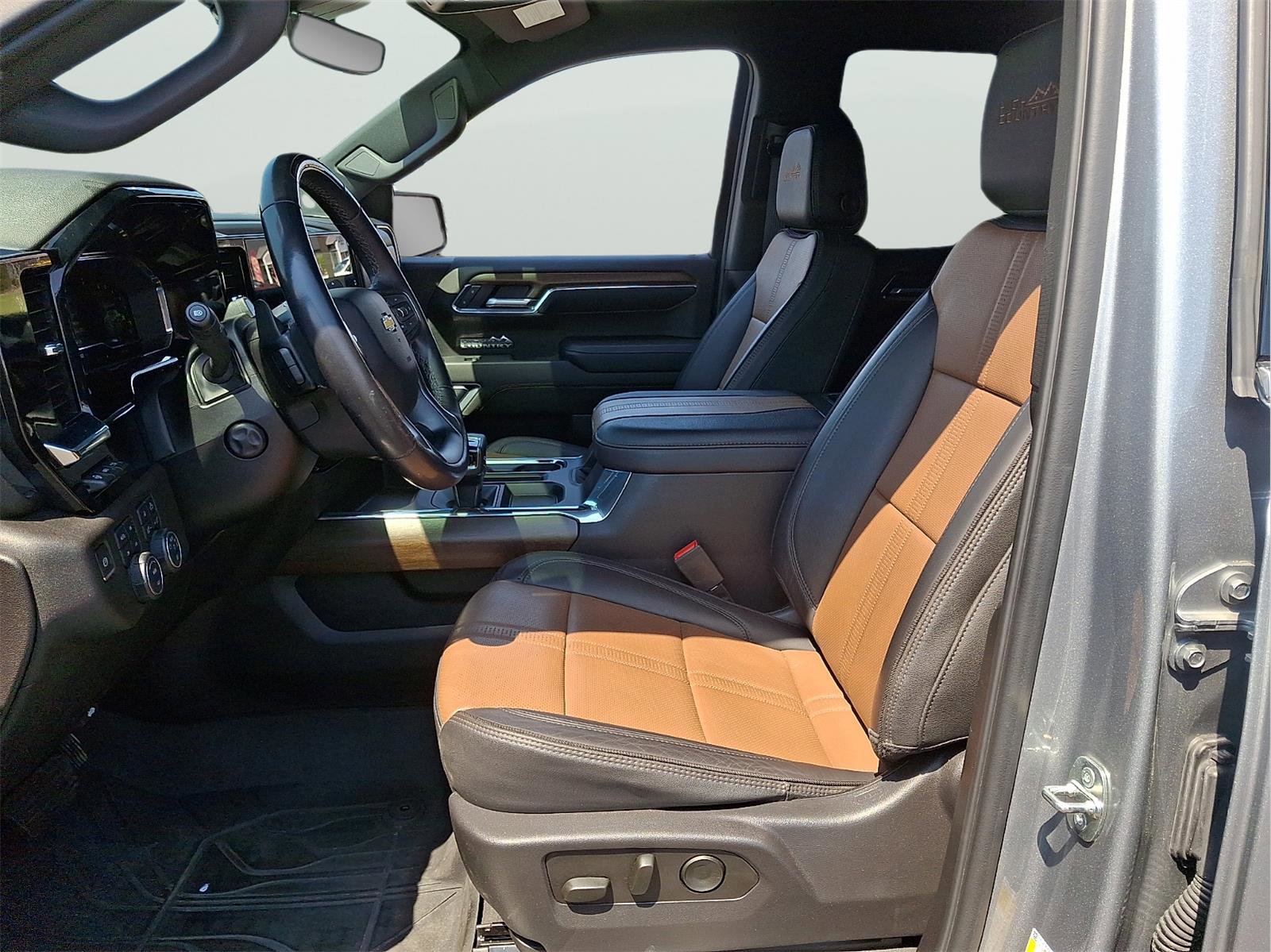 Used 2024 Chevrolet Silverado 1500 High Country w/ Technology Package AWD/4WD image 58