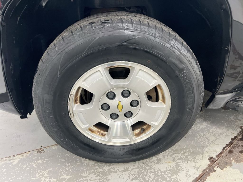 Used 2014 Chevrolet Suburban LT image 25