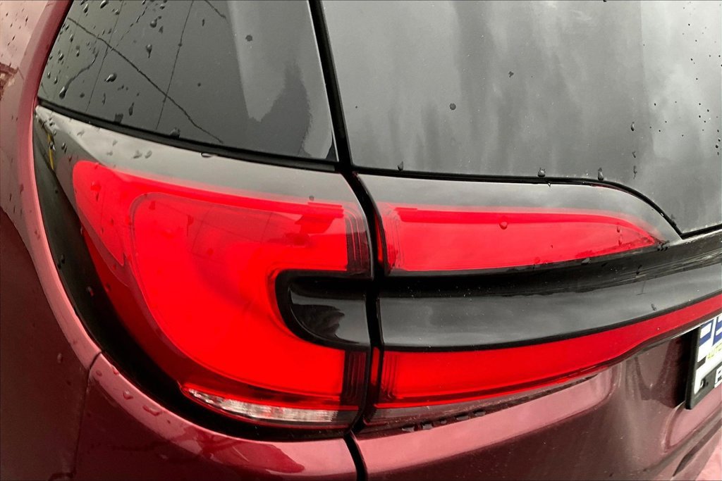 Used 2021 Chrysler Pacifica Touring-L w/ Uconnect Theater Family Group AWD/4WD image 23
