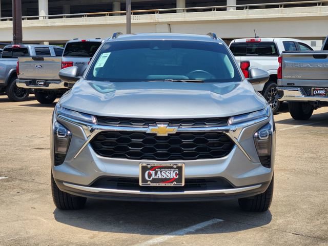 Used 2024 Chevrolet Trax LT FWD image 2