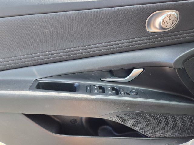 Used 2025 Hyundai Elantra SEL FWD image 34