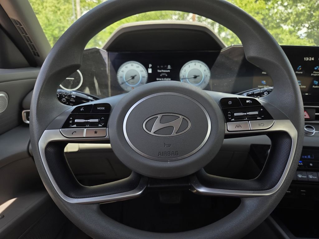 Used 2024 Hyundai Elantra SEL FWD image 21