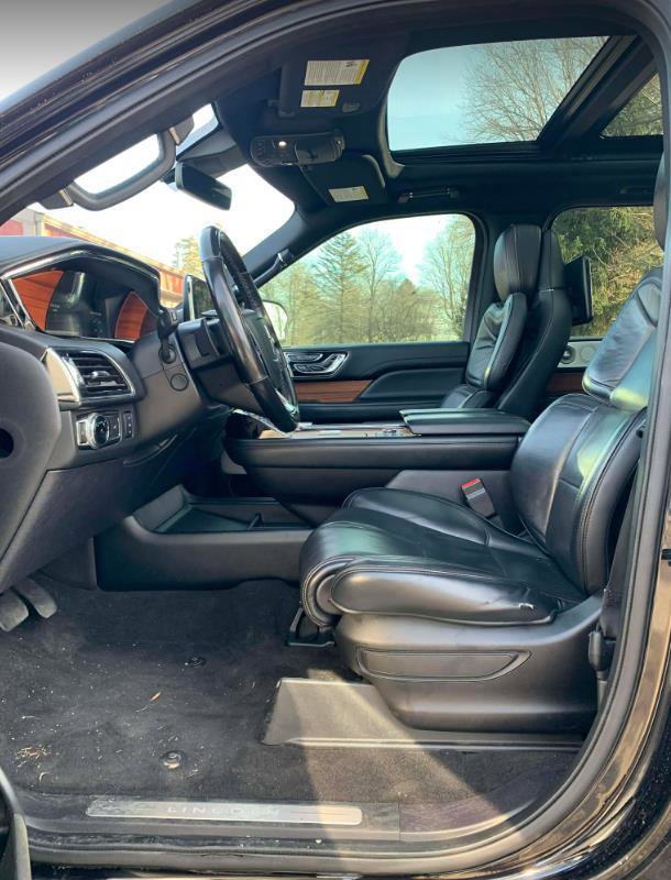 Used 2019 Lincoln Navigator Reserve image 9