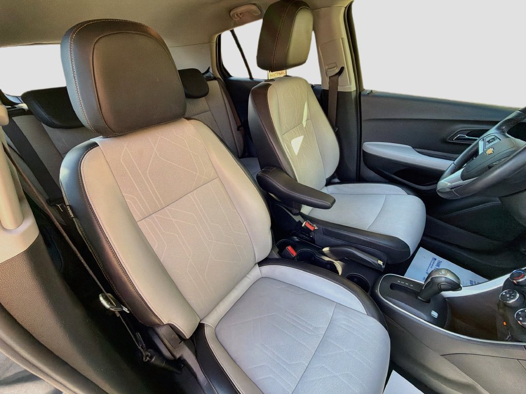 Used 2022 Chevrolet Trax LT w/ LT Convenience Package AWD/4WD image 27
