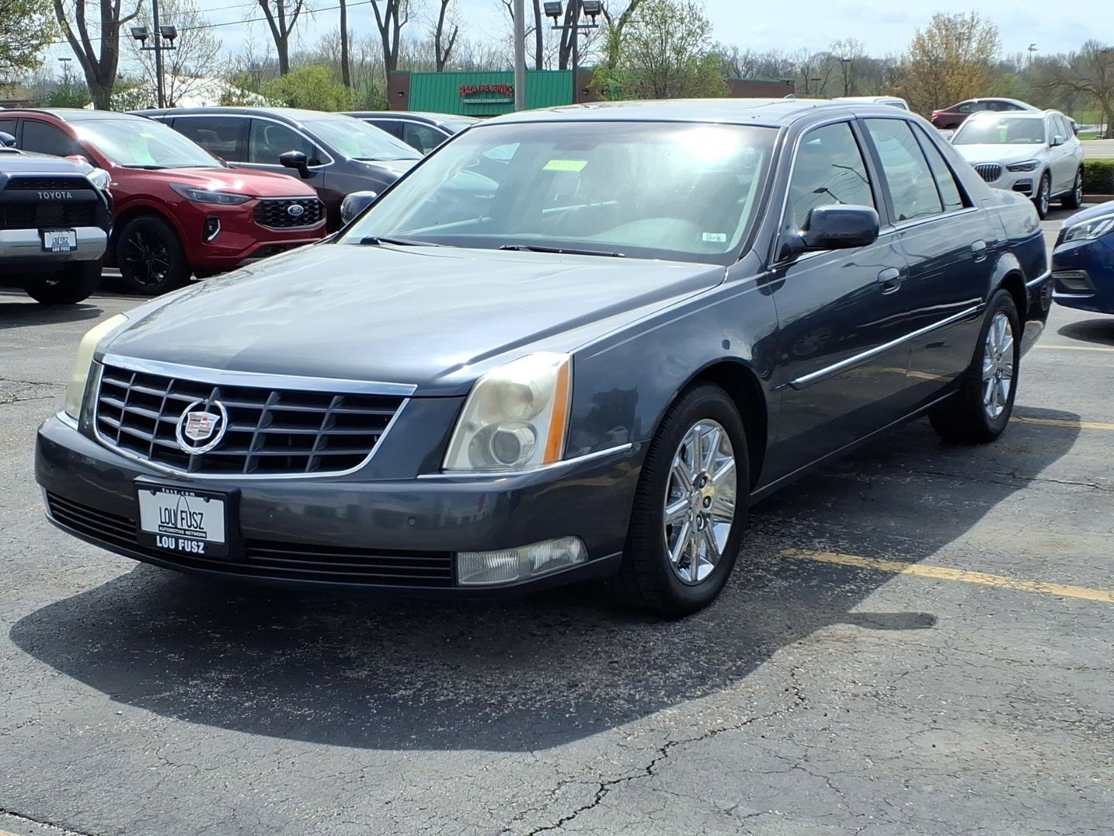 Used 2010 Cadillac DTS Premium image 3