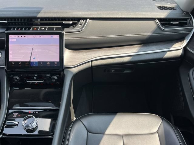 Used 2023 Jeep Grand Cherokee Limited AWD/4WD image 19