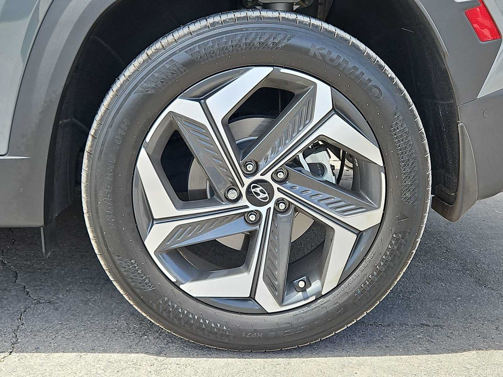 Certified 2024 Hyundai Tucson Limited FWD image 13