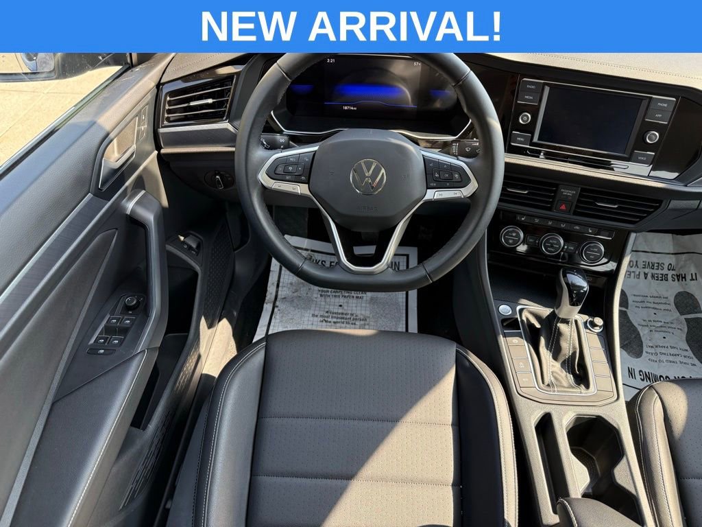 Used 2024 Volkswagen Jetta SE image 29