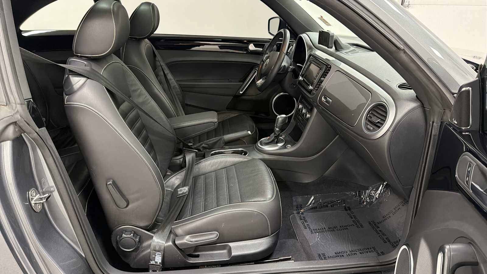 Used 2014 Volkswagen Beetle TDI image 31