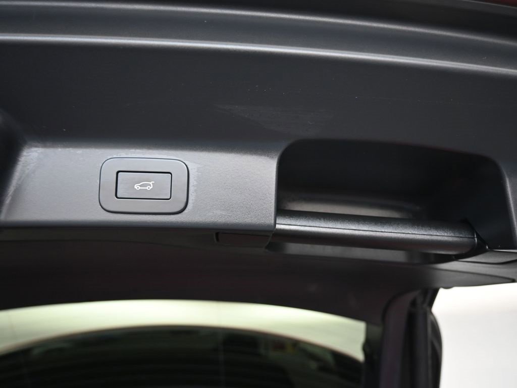 Used 2023 Jaguar F-PACE S image 49