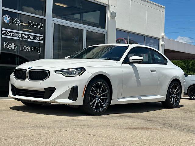 Used 2025 BMW 230i xDrive Coupe w/ Premium Package AWD/4WD image 4