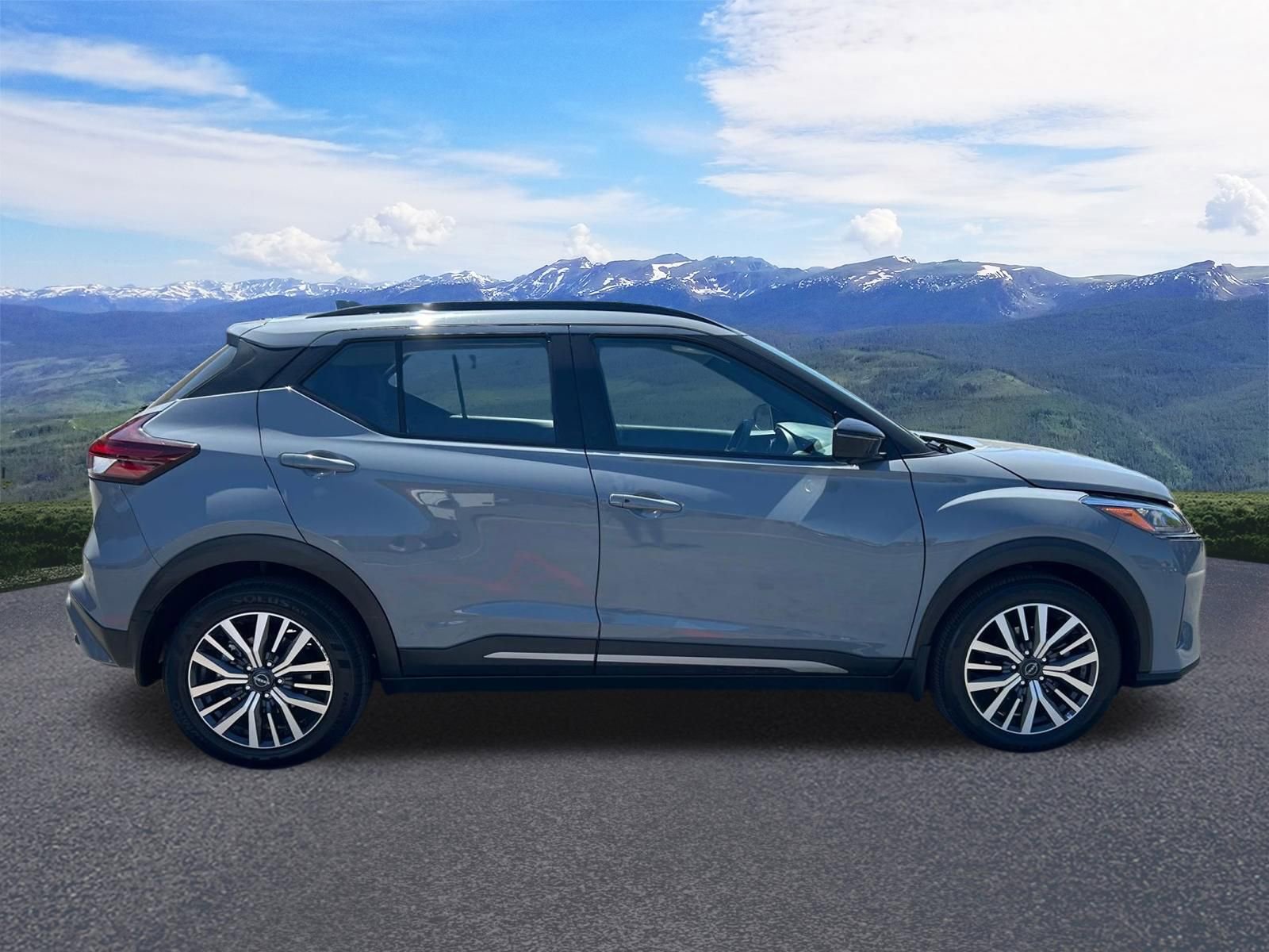 Used 2023 Nissan Kicks SR FWD image 7