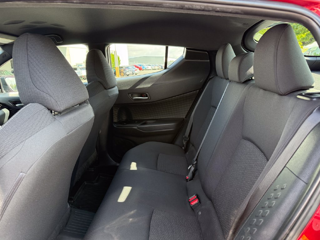 Used 2019 Toyota C-HR LE FWD image 14