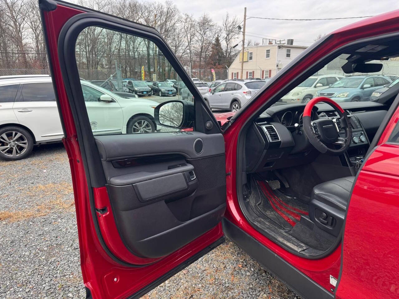 Used 2017 Land Rover Discovery SE image 21