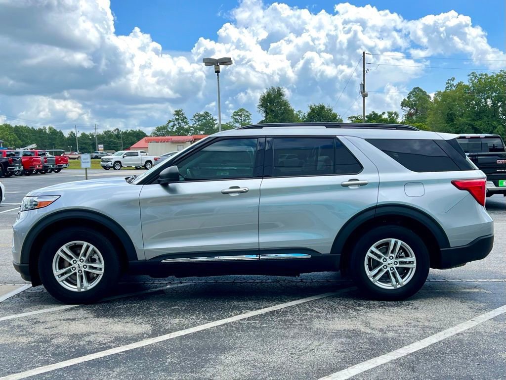 Used 2023 Ford Explorer XLT w/ Equipment Group 202A image 9