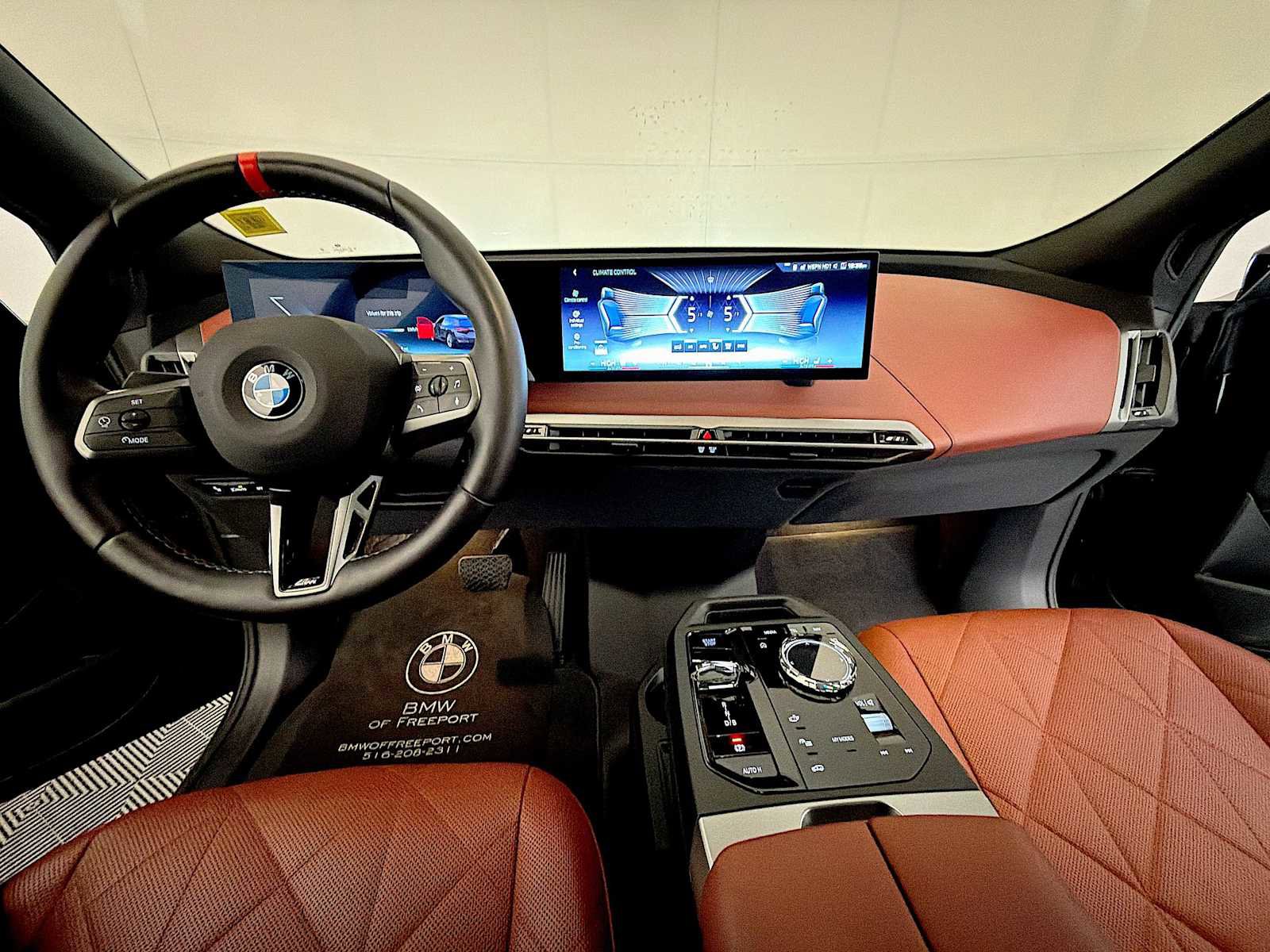 Used 2025 BMW iX M60 w/ Luxury Package image 17