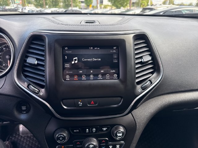 Used 2019 Jeep Cherokee Latitude Plus w/ Comfort/Convenience Group AWD/4WD image 21