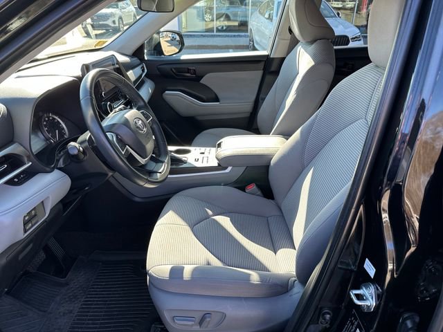 Used 2023 Toyota Highlander LE AWD/4WD image 13
