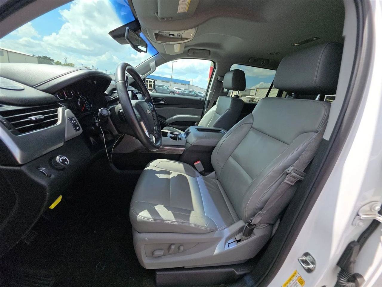 Used 2015 Chevrolet Suburban LT RWD image 13