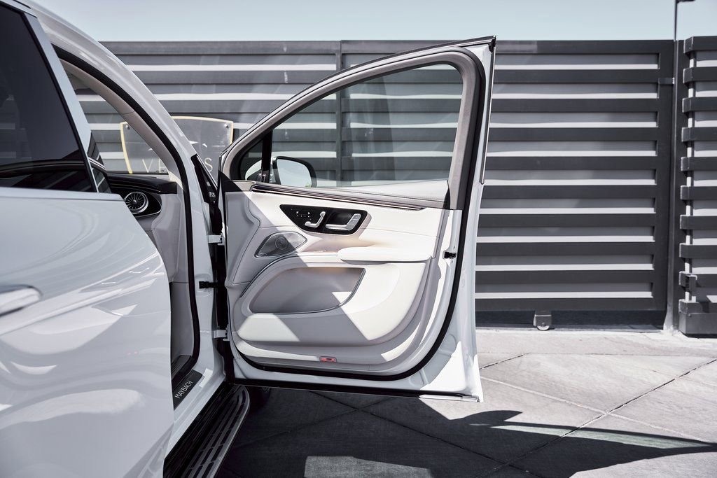 Used 2025 Mercedes-Benz Maybach EQS 680 4MATIC image 28