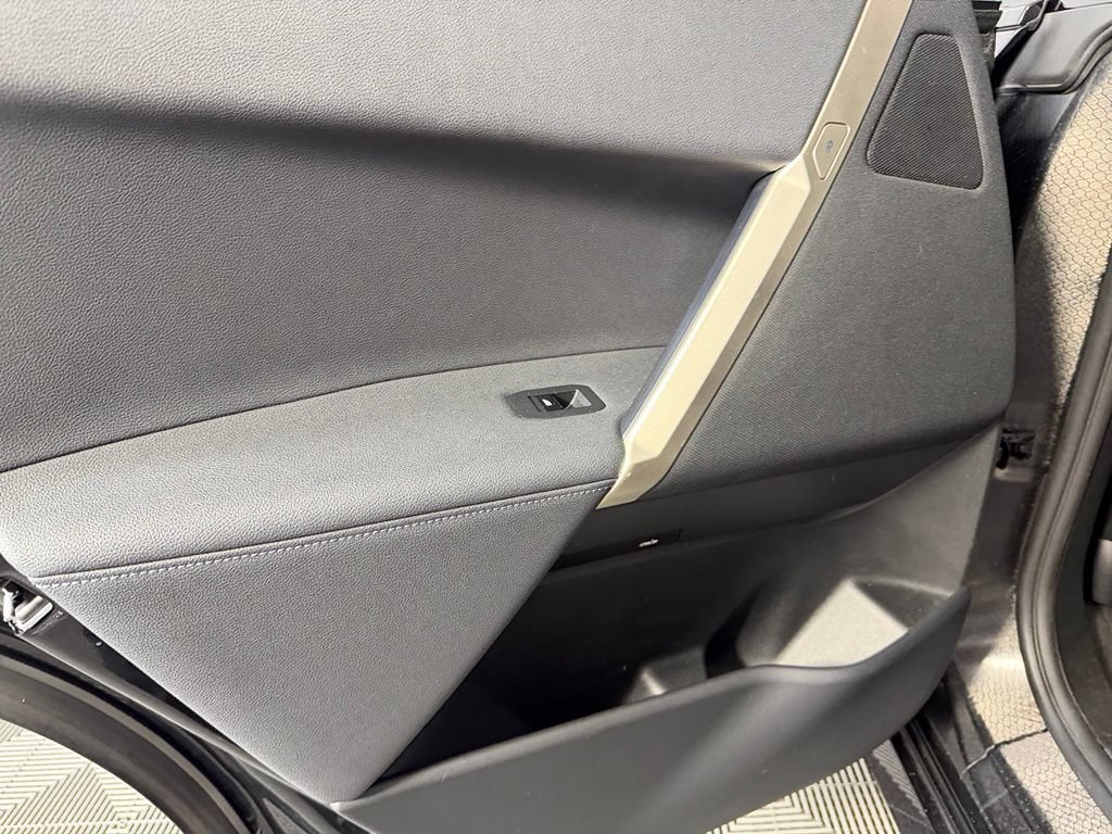 Used 2023 BMW iX xDrive50 w/ Sport Package AWD/4WD image 27