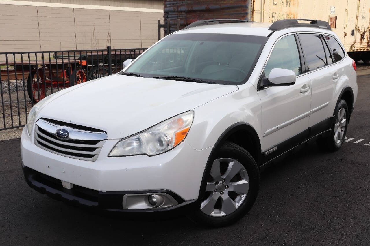 Used 2011 Subaru Outback 2.5i Premium AWD/4WD image 4