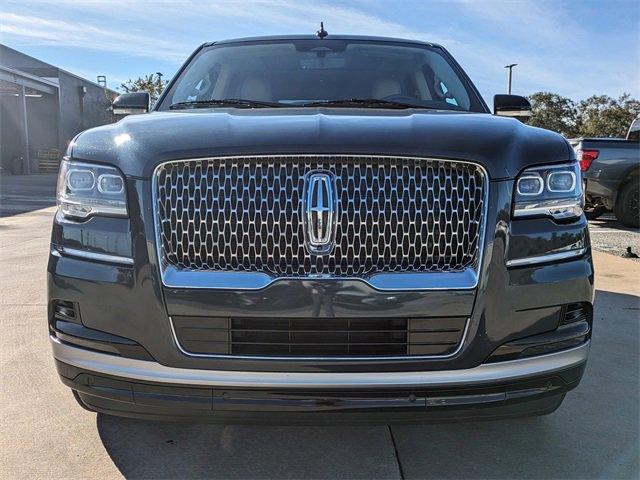 Used 2022 Lincoln Navigator Reserve image 3