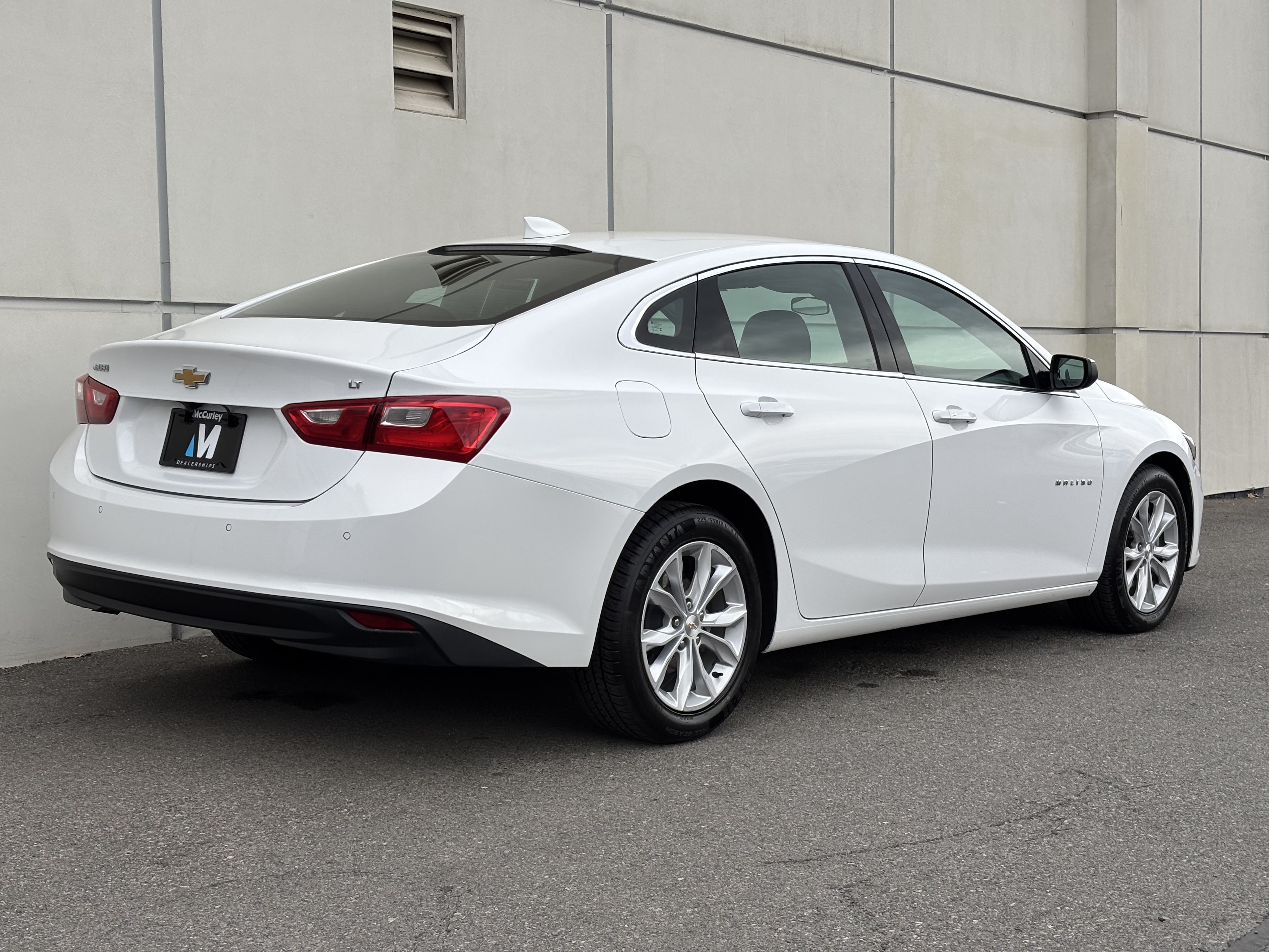 Used 2025 Chevrolet Malibu LT FWD image 3