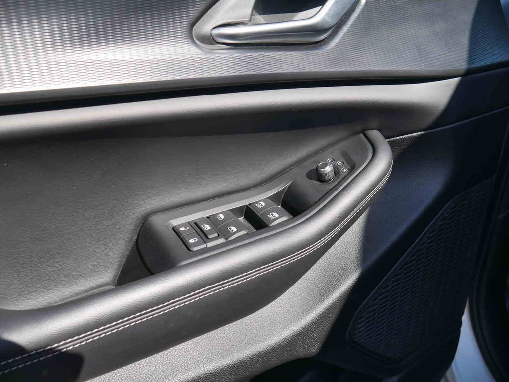 Certified 2025 Jeep Grand Cherokee L Altitude AWD/4WD image 23