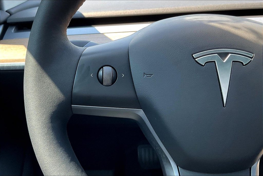 Used 2022 Tesla Model 3 Long Range AWD/4WD image 11