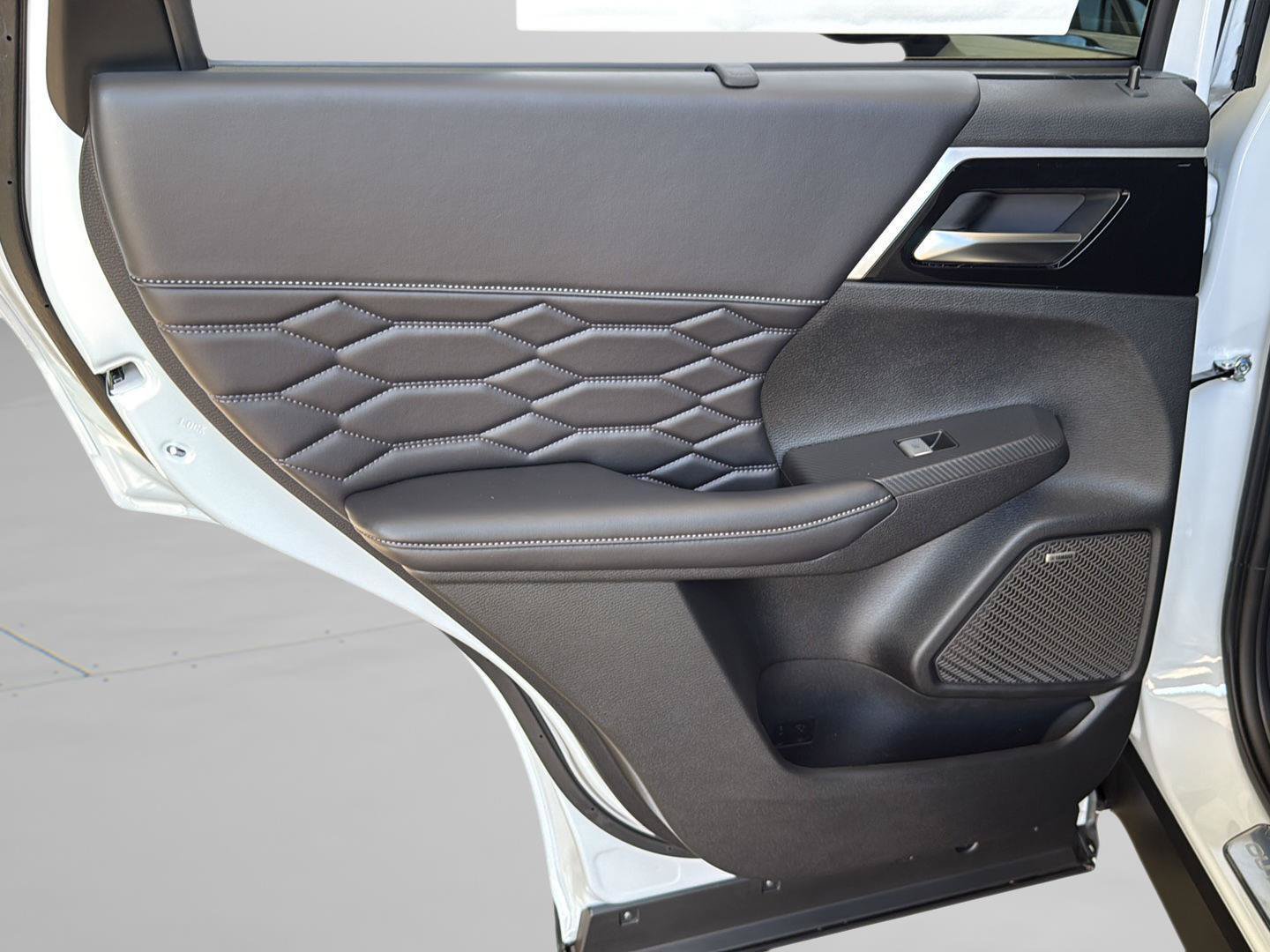 New 2026 Mitsubishi Outlander SEL FWD image 33