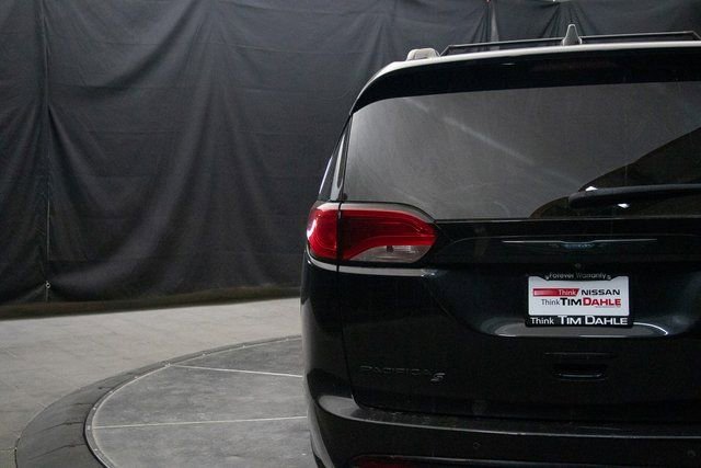 Used 2019 Chrysler Pacifica Limited w/ Advanced Safetytec Group image 12